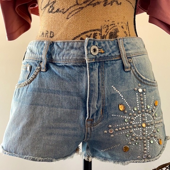 H&M Pants - 🔵”NWOT” H&M RHINESTONE STUDDED DISTRESSED SHORTS